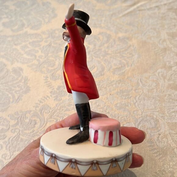 Vintage 1983 porcelain Circus Royale #9615 Ringmaster Wallace Berrie GVC - Picture 8 of 10
